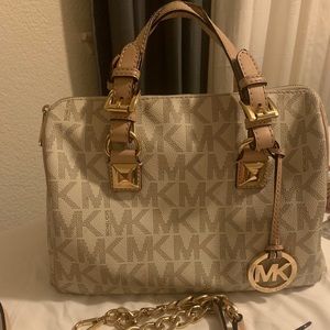 ‼️SOLD‼️Michael Kors satchel
